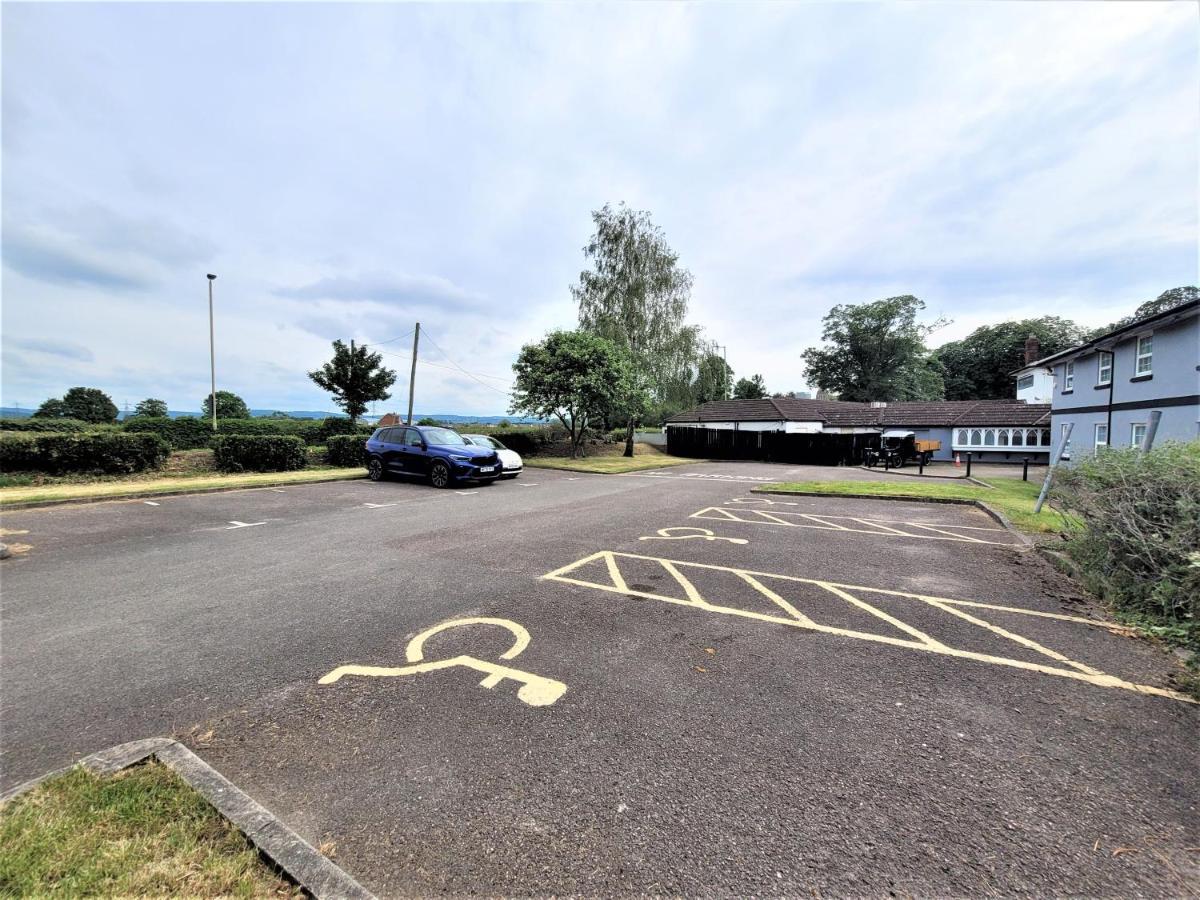 The Oakwood Hotel By Roomsbooked Gloucester Exterior photo